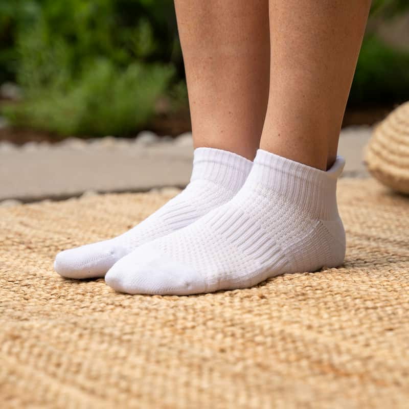 FlexRelief™ Ankle Compression Socks – White
